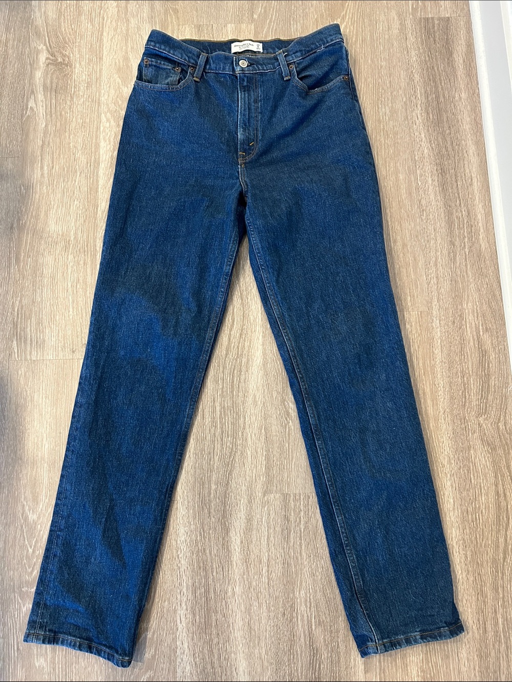 Abercrombie & Fitch - The ‘90s Straight Ultra High Rise Jeans
